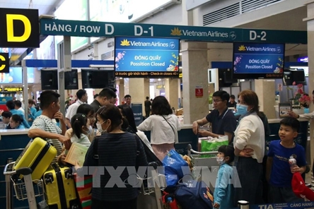Tan Son Nhat Airport handles record 164,000 passengers on February 13